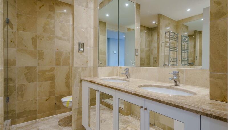 2 bed property in Westferry Circus, London